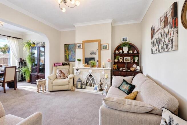 TPM08 - Living room.jpg