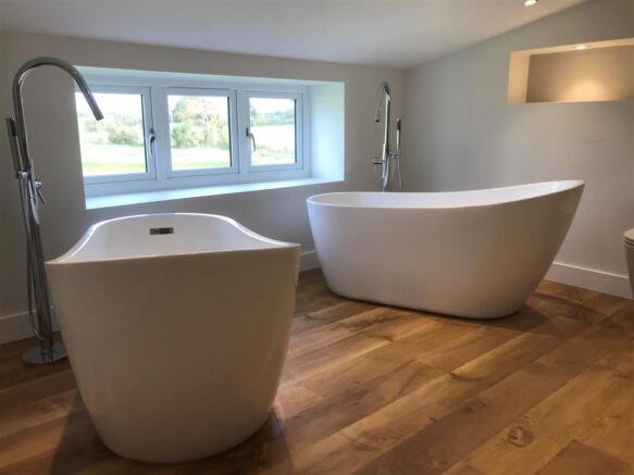 En-Suite to Main Bedroom