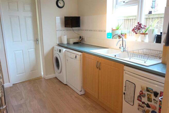 Kitchen 1.JPG