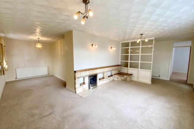 Spacious Lounge/Dine