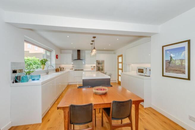 4 bed Detached for sale Image 4