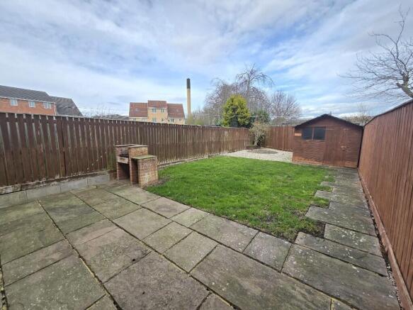 4 bed Semi-Detached to rent Image 5