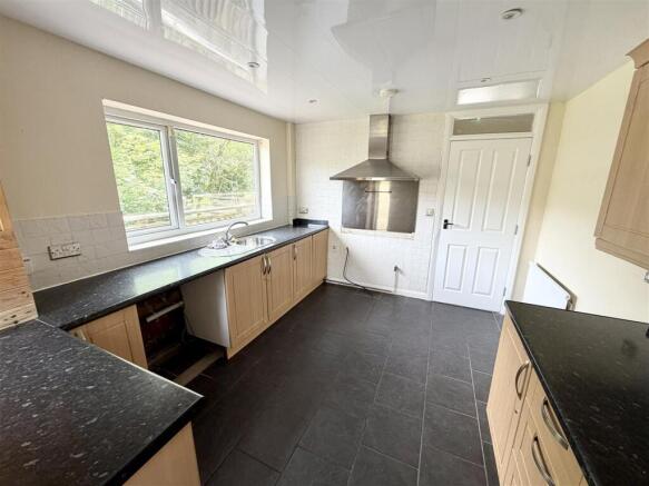 4 bed Detached Bungalow for sale Image 5