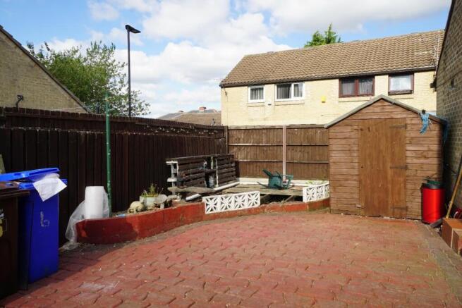 2 bed Semi-Detached to rent Image 4
