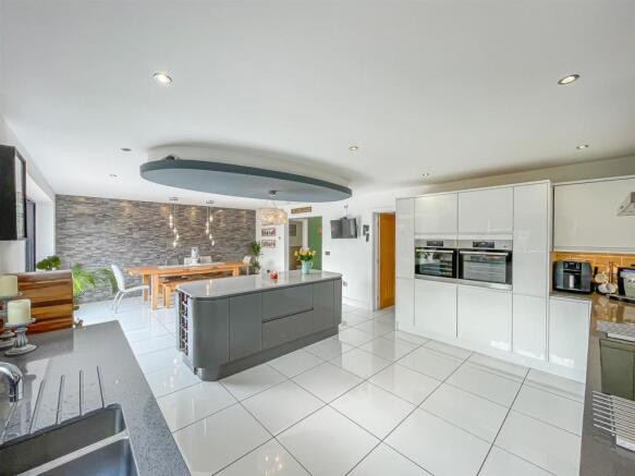 Kitchen/Breakfast/Dinning Room