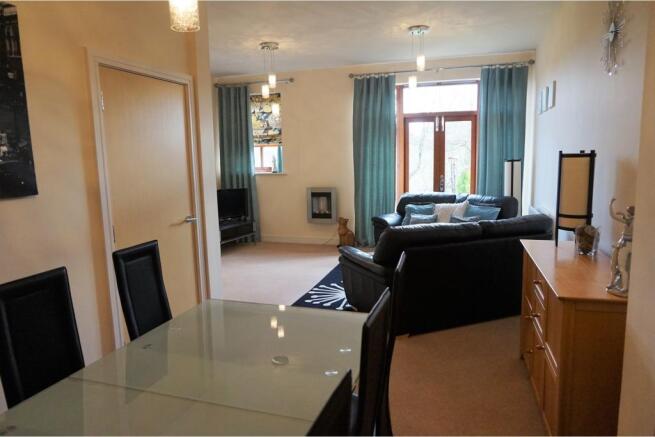 Lounge/Dining Room