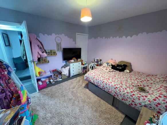 2 bed Terraced to rent Image 5