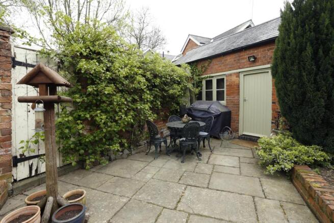 GARDEN ROOM
