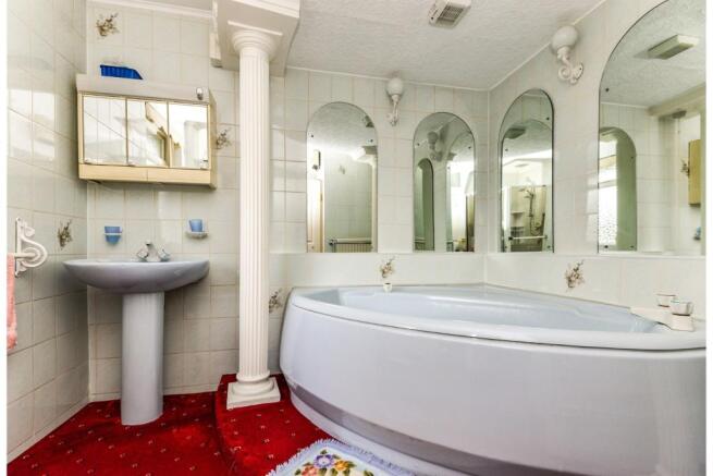 En-Suite Bathroom
