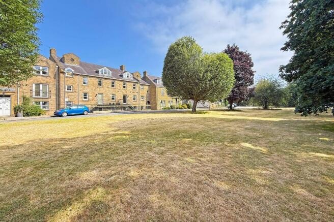 2 bed Apartment for sale Image 12