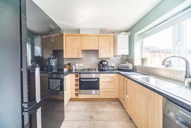 8 Riverside Mews kitchen 2.jpg