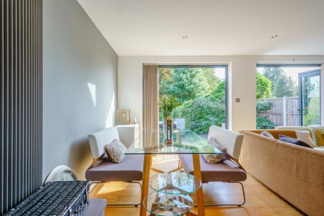 8481423-interior04.jpg