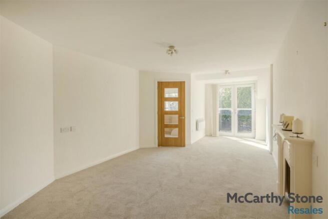 8688407-interior12.jpg