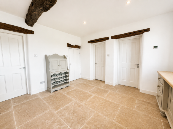 4 bed Farm House to rent Image 6