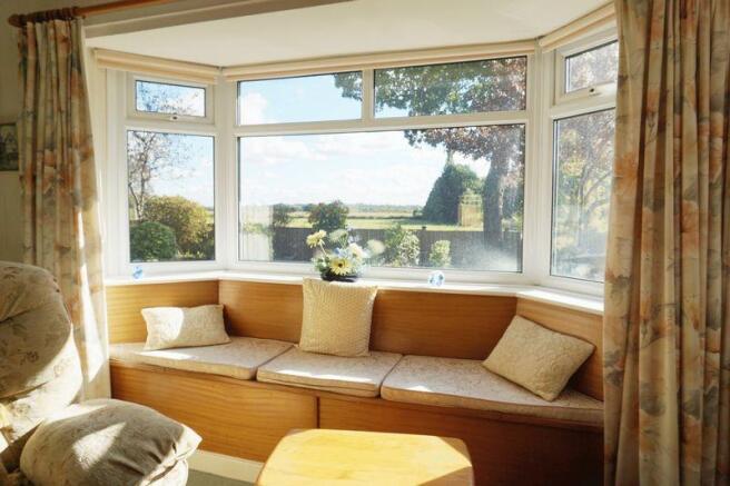 Seated bay window