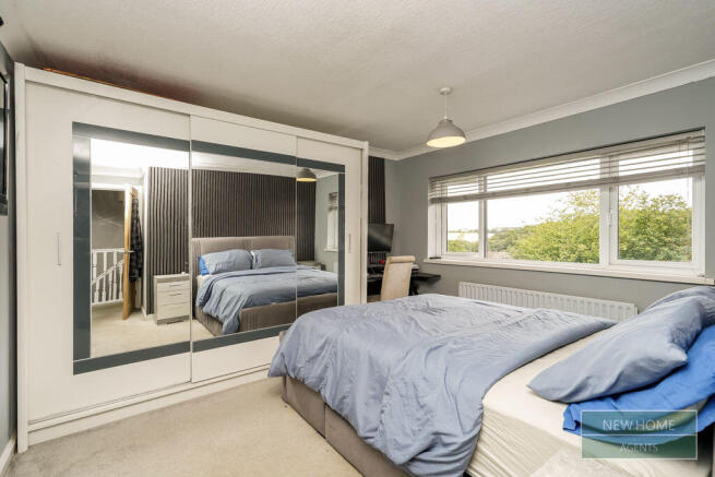 4 bed Semi-Detached for sale Image 11