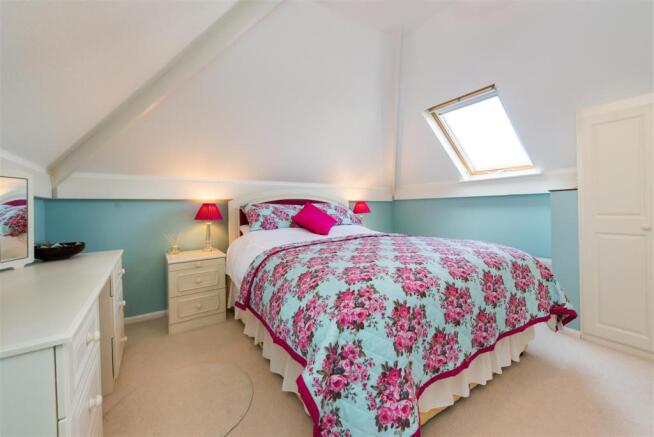 33 The Ridgeway Bedroom 5501.jpg