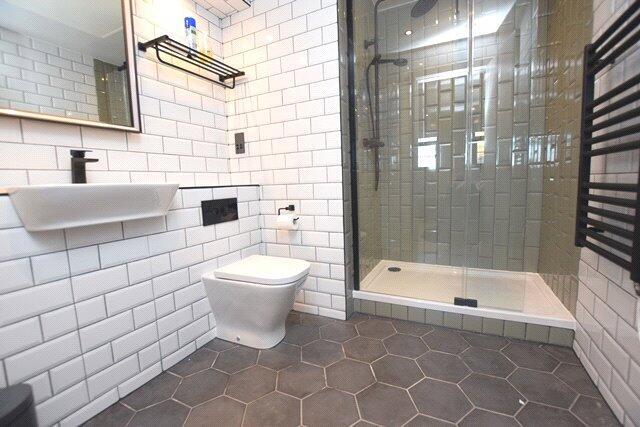 1 bed Flat for sale Image 6