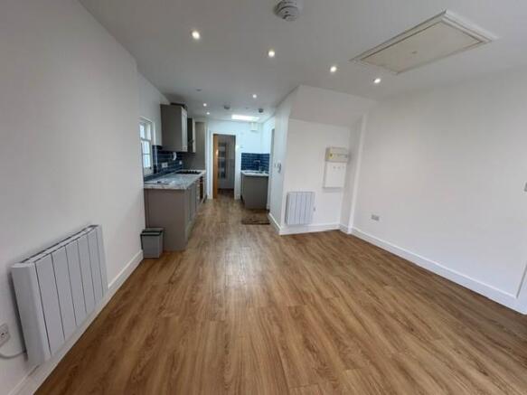 Living area 1.jpg