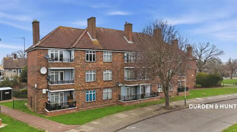 Kingsbridge Circus, Harold Hill, RM3