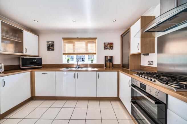 Southwold Close, Oakhurst, Swindon, SN25 photo 4