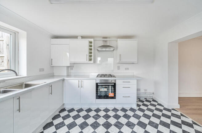 1353470-24-68c005...