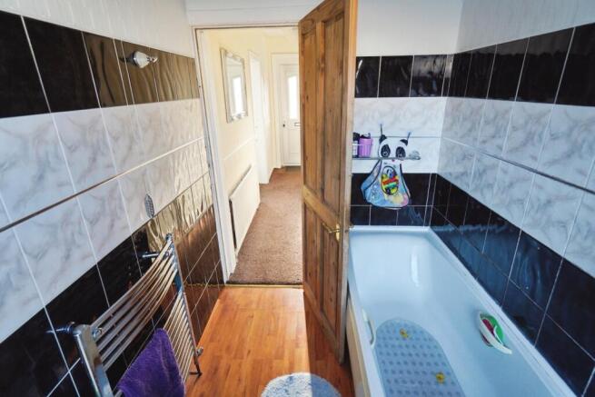 3 bed Semi-Detached for sale Image 12