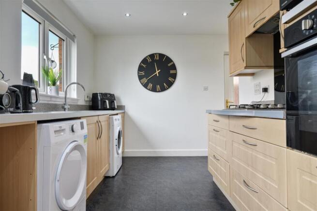6- Kitchen.jpg