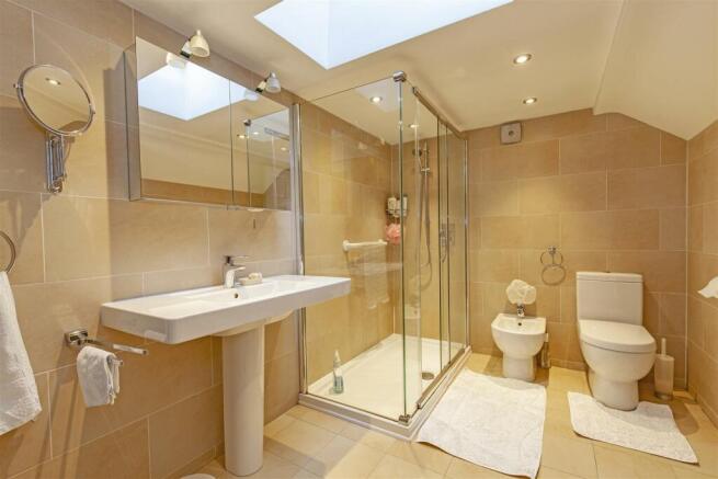 Bedroom 1 En Suite-1.jpg