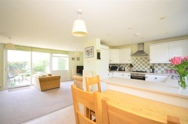 Kitchen/Dining Area