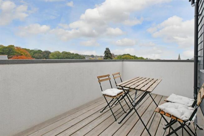 3 bed Terraced for sale Image 11