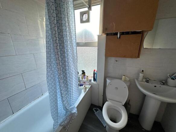 6 bed End of Terrace to rent Image 5