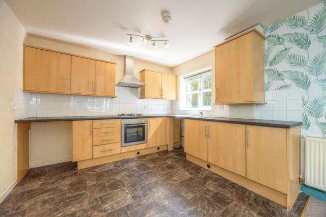 2 bed Apartment to rent Image 4