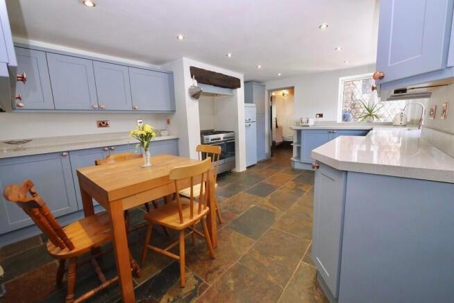 4 bed Detached for sale Image 8