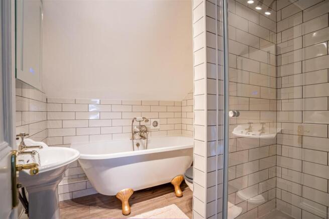 4 bed Terraced to rent Image 5