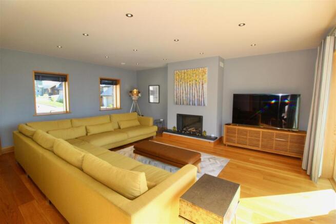 Lounge Side vVew