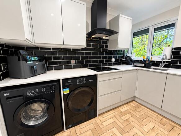 Courtney Park Road, Langdon Hills, Basildon, Essex, SS16 photo 4