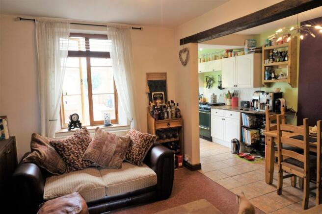 Snug/dining area to kitchen