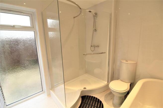 EN-SUITE TO MASTER BEDROOM