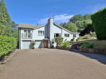 Fishers Lane, Cold Ash - Gardens and woodland 4 acres