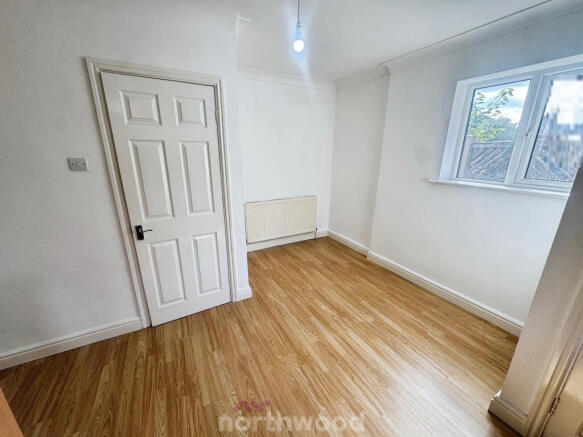 3 bed Terraced to rent Image 7