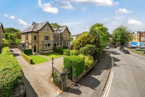 8 Hovedene, Queens Road, Harrogate HG2 0HB