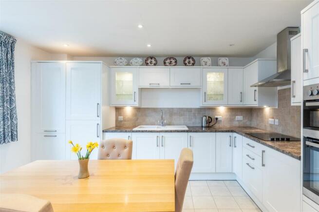 Kitchen 2.jpg