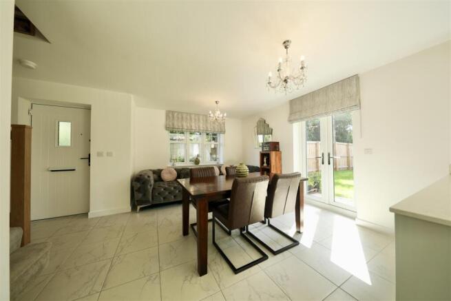 4 bed Detached for sale Image 9
