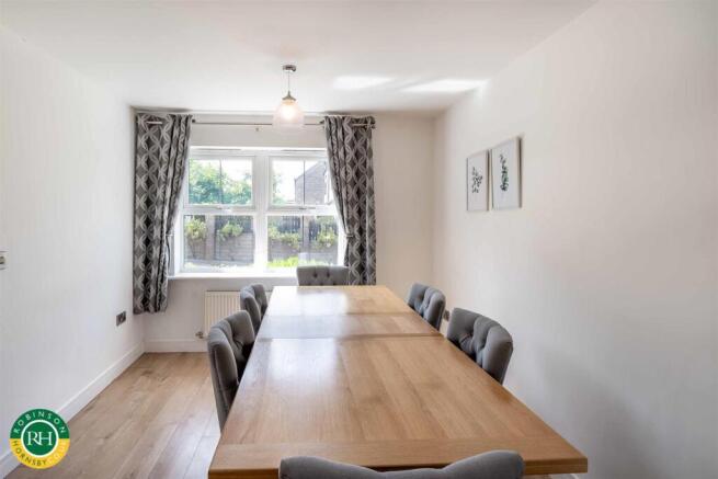 5 bed Detached for sale Image 6