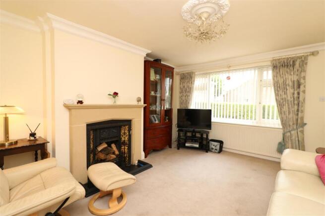 FAMILY LOUNGE