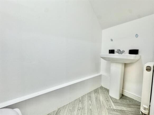 4 bed Detached for sale Image 7