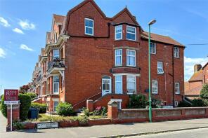 Second Floor Flat, 82, South Terrace, Littlehampton BN17 5LJ