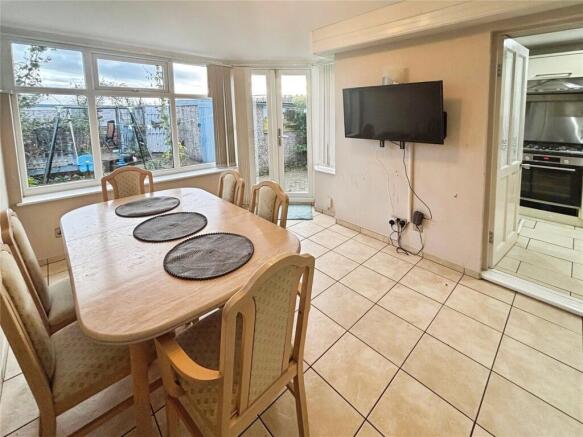 3 bed House to rent Image 4