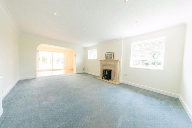 Lounge & dining room